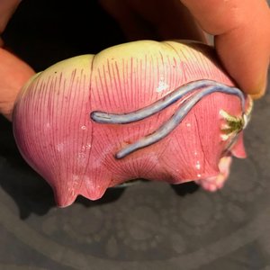 Un lave-pinceaux en forme de fleur et un repose-pinceaux en porcelaine de Chine famille rose, 19ème — photo 11