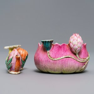 Un lave-pinceaux en forme de fleur et un repose-pinceaux en porcelaine de Chine famille rose, 19ème — photo 2
