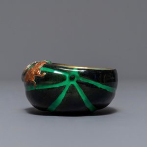 Un lave-pinceaux en forme de melon en porcelaine de Chine à fond noir, 18/19ème — photo 4