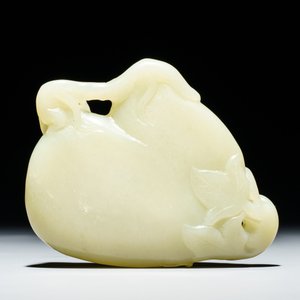 Un lave-pinceaux en jade céladon figurant des singes sur des pêches, 19/20ème — photo 2