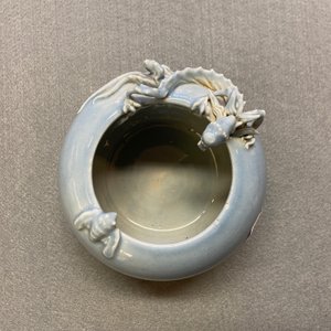 Un lave-pinceaux en porcelaine de Chine bleu de lavande monochrome, marque de Yongzheng, 19ème — photo 12
