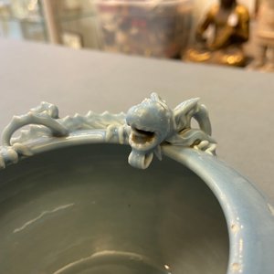 Un lave-pinceaux en porcelaine de Chine bleu de lavande monochrome, marque de Yongzheng, 19ème — photo 13