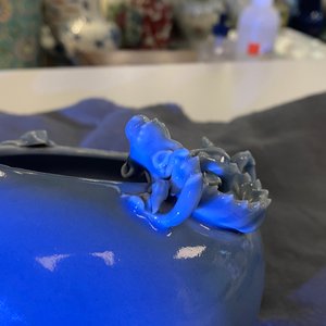 Un lave-pinceaux en porcelaine de Chine bleu de lavande monochrome, marque de Yongzheng, 19ème — photo 14