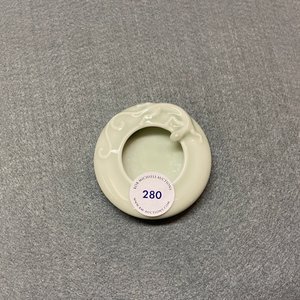 Un lave-pinceaux en porcelaine de Chine céladon monochrome, marque de Qianlong, 19/20ème — photo 10
