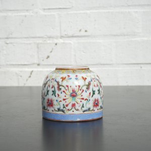 Un lave-pinceaux en porcelaine de Chine famille rose, 19/20ème — photo 9