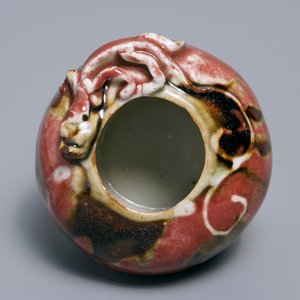 Un lave-pinceaux en porcelaine de Chine flambé à dragon appliqué, 18/19ème — photo 5