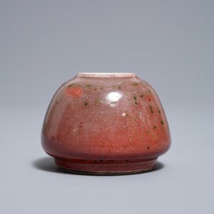 Un lave-pinceaux en porcelaine de Chine monochrome peau de pêche, marque de Kangxi, 19ème — photo 2