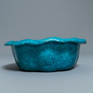 Un lave-pinceaux en porcelaine de Chine turquoise monochrome en forme de feuille de lotus, 18/19ème — photo 3