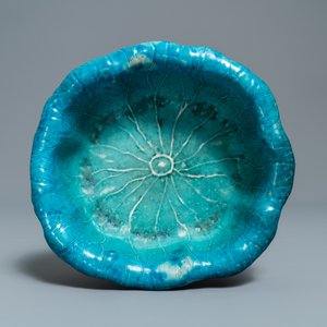 Un lave-pinceaux en porcelaine de Chine turquoise monochrome en forme de feuille de lotus, 18/19ème — photo 6