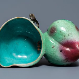 Un lave-pinceaux et un vase miniature 'Wu Shuang Pu' en porcelaine de Chine famille rose, 19ème — photo 12