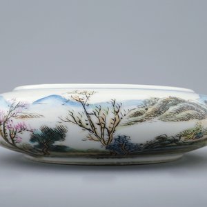 Un lave pinceaux rond en porcelaine de Chine famille rose, République, 20ème — photo 1