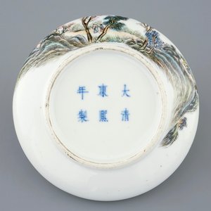 Un lave pinceaux rond en porcelaine de Chine famille rose, République, 20ème — photo 3