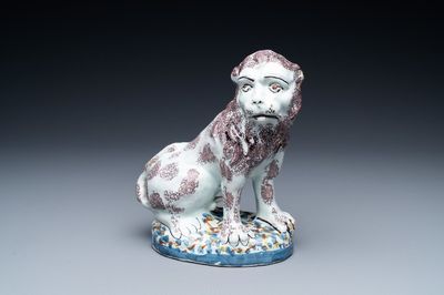 Un lion en faïence polychrome de Delft, 18ème