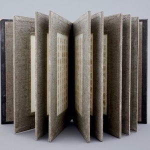 Un livre en bois composé de plaques de jade blanc gravées aux textes et sceaux, Chine, 20ème — photo 5