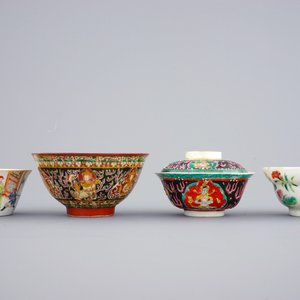 Un lot de 10 bols en porcelaine de Chine famille rose et Bencharong, 19/20ème — photo 14