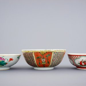 Un lot de 10 bols en porcelaine de Chine famille rose et Bencharong, 19/20ème — photo 2