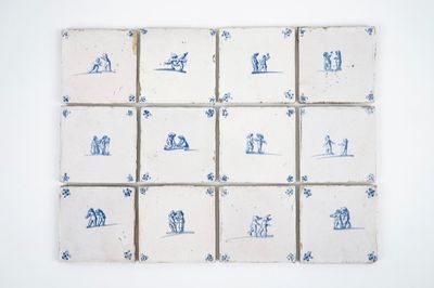 Un lot de 12 anciens carreaux de Delft aux jeux d'enfants, 18ème