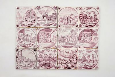 Un lot de 12 carreaux religieux en faïence de Delft manganèse avec oeillets, 18ème