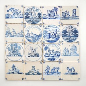 Un lot de 16 carreaux religieux en faïence de Delft bleu et blanc, 17/18ème — photo 1