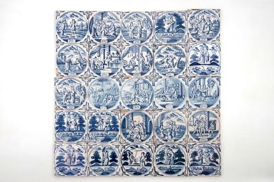 Un lot de 25 carreaux religieux en faïence de Delft bleu et blanc, prob. la Frise, 18ème