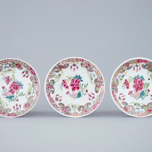 Un lot de 3 tasses et soucoupes en porcelaine de Chine famille rose, Qianlong, 18ème — photo 2