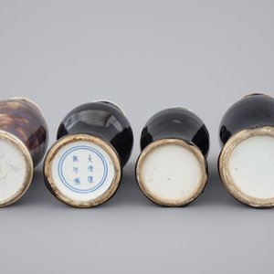 Un lot de 3 vases en porcelaine de Chine noir et un vase flambé, 19/20ème — photo 3