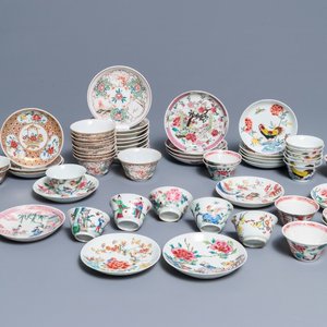 Un lot de 33 tasses et 27 soucoupes en porcelaine de Chine famille rose, Yongzheng/Qianlong — photo 1