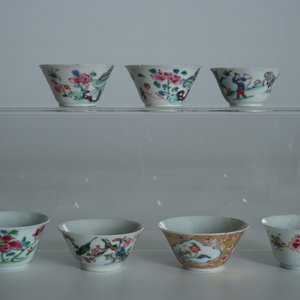 Un lot de 33 tasses et 27 soucoupes en porcelaine de Chine famille rose, Yongzheng/Qianlong — photo 19