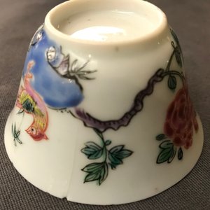 Un lot de 33 tasses et 27 soucoupes en porcelaine de Chine famille rose, Yongzheng/Qianlong — photo 24