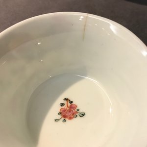 Un lot de 33 tasses et 27 soucoupes en porcelaine de Chine famille rose, Yongzheng/Qianlong — photo 28