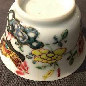 Un lot de 33 tasses et 27 soucoupes en porcelaine de Chine famille rose, Yongzheng/Qianlong — photo 29