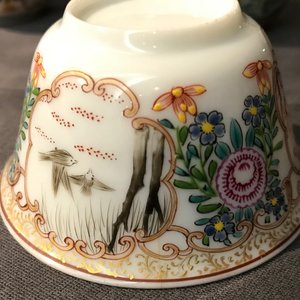 Un lot de 33 tasses et 27 soucoupes en porcelaine de Chine famille rose, Yongzheng/Qianlong — photo 32