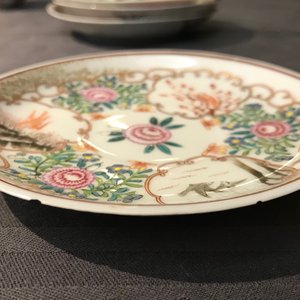 Un lot de 33 tasses et 27 soucoupes en porcelaine de Chine famille rose, Yongzheng/Qianlong — photo 35