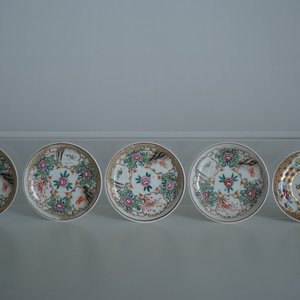 Un lot de 33 tasses et 27 soucoupes en porcelaine de Chine famille rose, Yongzheng/Qianlong — photo 4