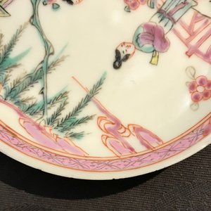 Un lot de 33 tasses et 27 soucoupes en porcelaine de Chine famille rose, Yongzheng/Qianlong — photo 43