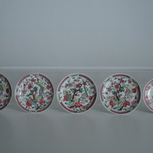 Un lot de 33 tasses et 27 soucoupes en porcelaine de Chine famille rose, Yongzheng/Qianlong — photo 6