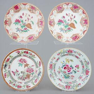Un lot de 4 assiettes en porcelaine de Chine famille rose, Yongzheng/Qianlong, 19ème — photo 1