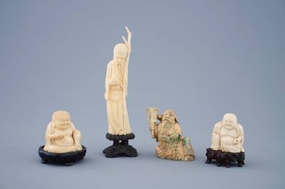 Un lot de 4 figures en ivoire sculpté, Chine, fin du 19ème vers début du 20ème