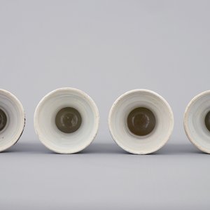 Un lot de 4 globes sans bases en porcelaine de Chine bleu et blanc, Qianlong, 18ème — photo 6
