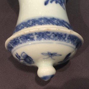 Un lot de 4 globes sans bases en porcelaine de Chine bleu et blanc, Qianlong, 18ème — photo 9