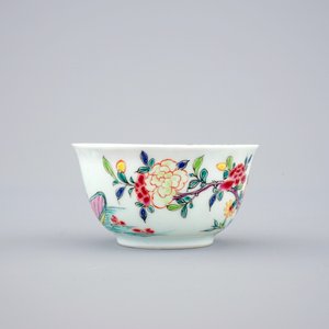 Un lot de 4 tasses et soucoupes en porcelaine de Chine famille rose, Yongzheng/Qianlong — photo 5
