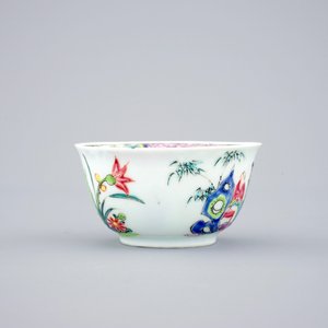 Un lot de 4 tasses et soucoupes en porcelaine de Chine famille rose, Yongzheng/Qianlong — photo 7
