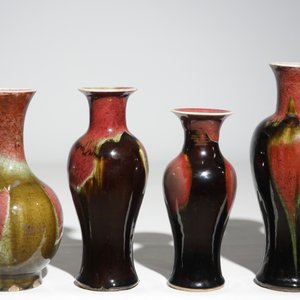 Un lot de 4 vases en porcelaine de Chine à couvertes flambées, 19/20ème — photo 2