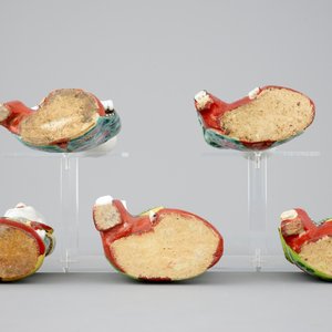 Un lot de 5 figures d'hommes assis en porcelaine de Chine famille rose, 19ème — photo 6