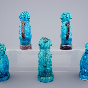 Un lot de 5 théières en porcelaine de Chine turquoise monochrome, République, 20ème — photo 3