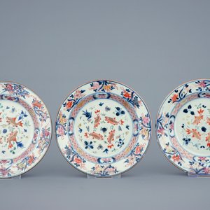 Un lot de 6 assiettes en porcelaine de Chine rose-verte aux carpes, Qianlong, 18ème — photo 3