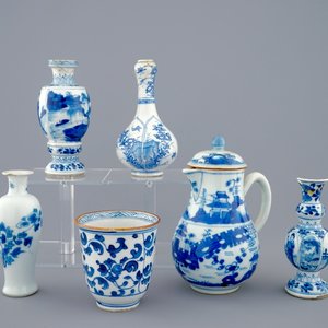 Un lot de 6 pièces en porcelaine de Chine bleu et blanc, Kangxi — photo 1