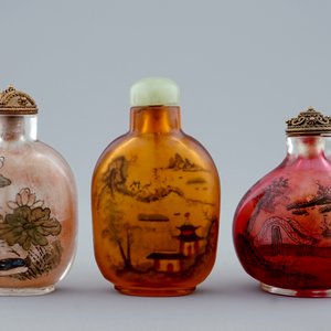 Un lot de 6 tabatières en verre peint et en porcelaine, Chine, 19/20ème — photo 2