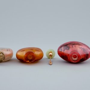 Un lot de 6 tabatières en verre peint et en porcelaine, Chine, 19/20ème — photo 6
