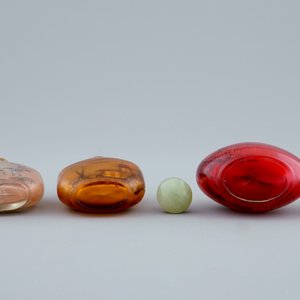 Un lot de 6 tabatières en verre peint et en porcelaine, Chine, 19/20ème — photo 7